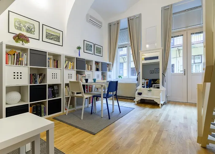 Main Square Studio Mare